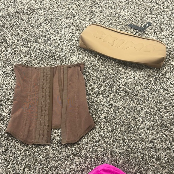 🔥 skims corset - Picture 1 of 4